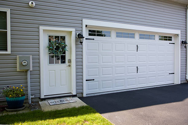 24/7 Emergency Garage Door Panel Replacement experts in Castle Rock, WA
